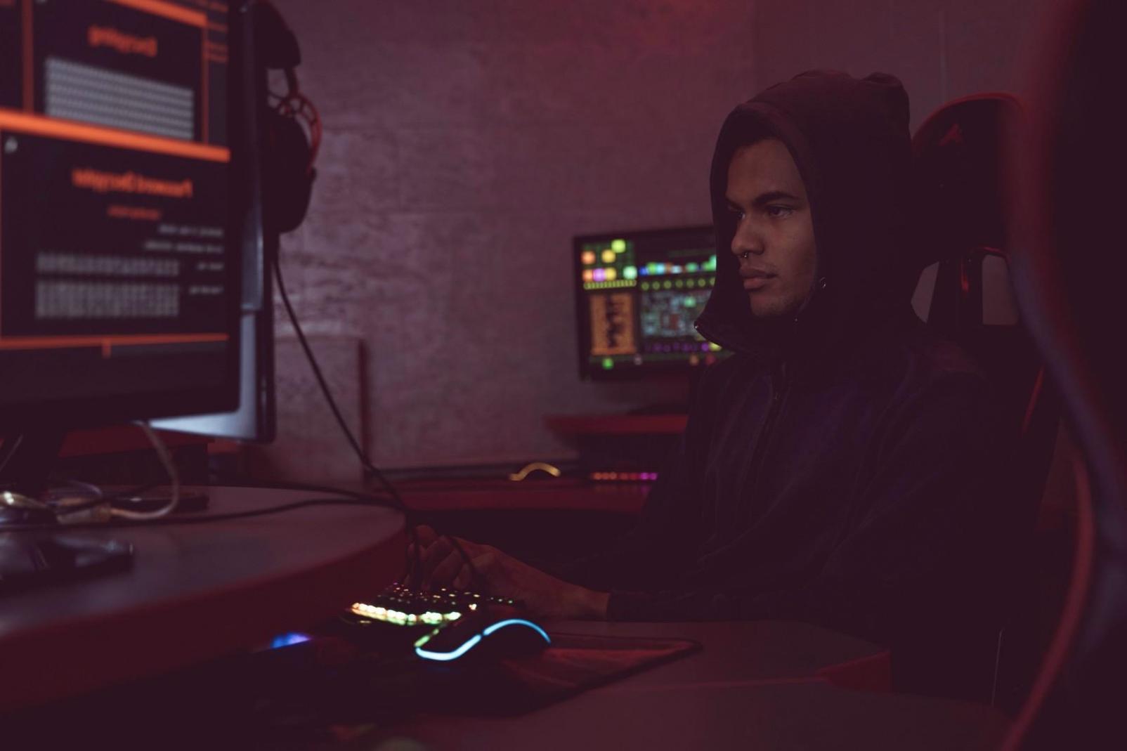 Teilnehmer bei der praktischen Anwendung von Finanzanalyse-Methoden